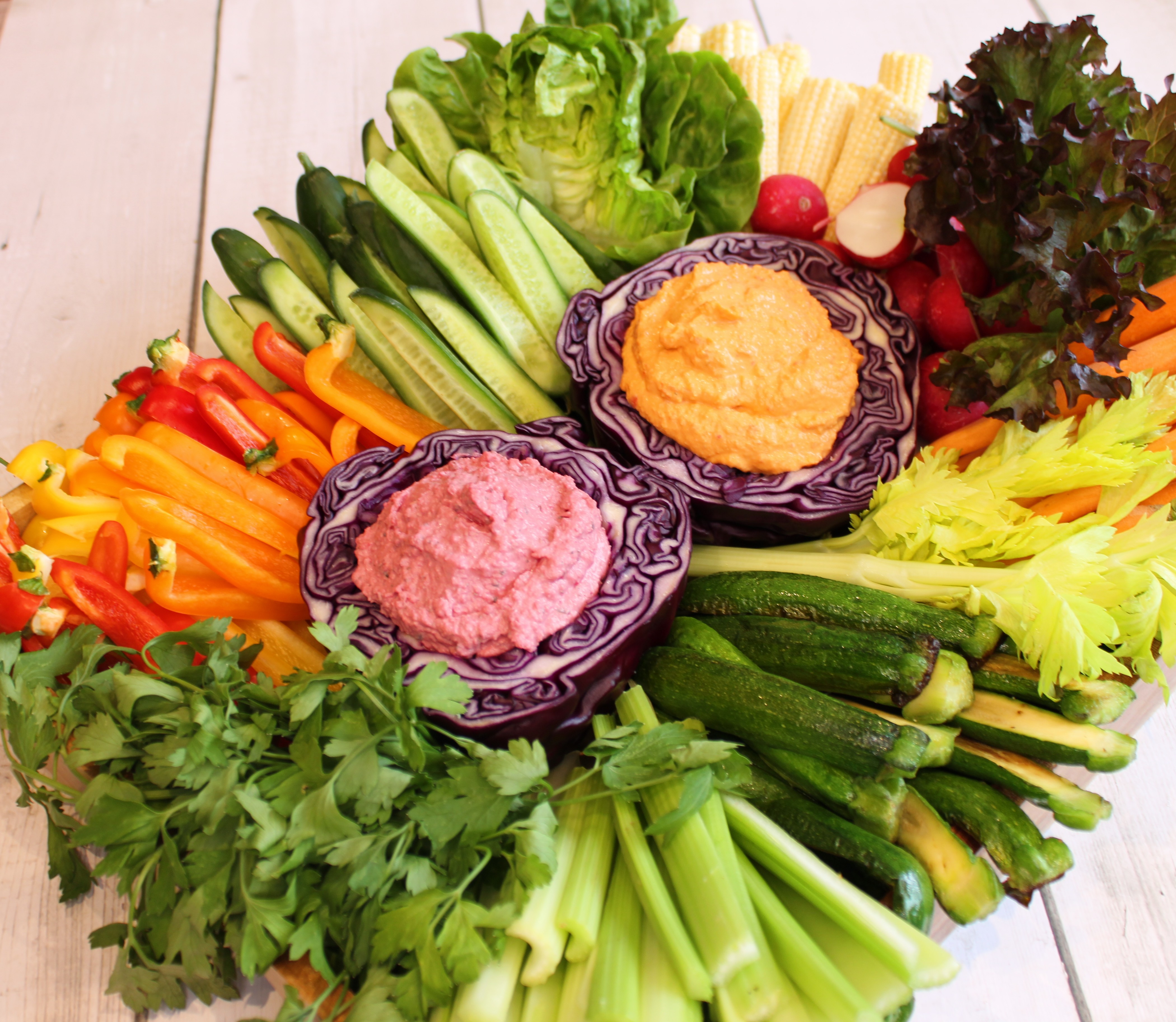Crudités platter with red cabbage hummus bowls